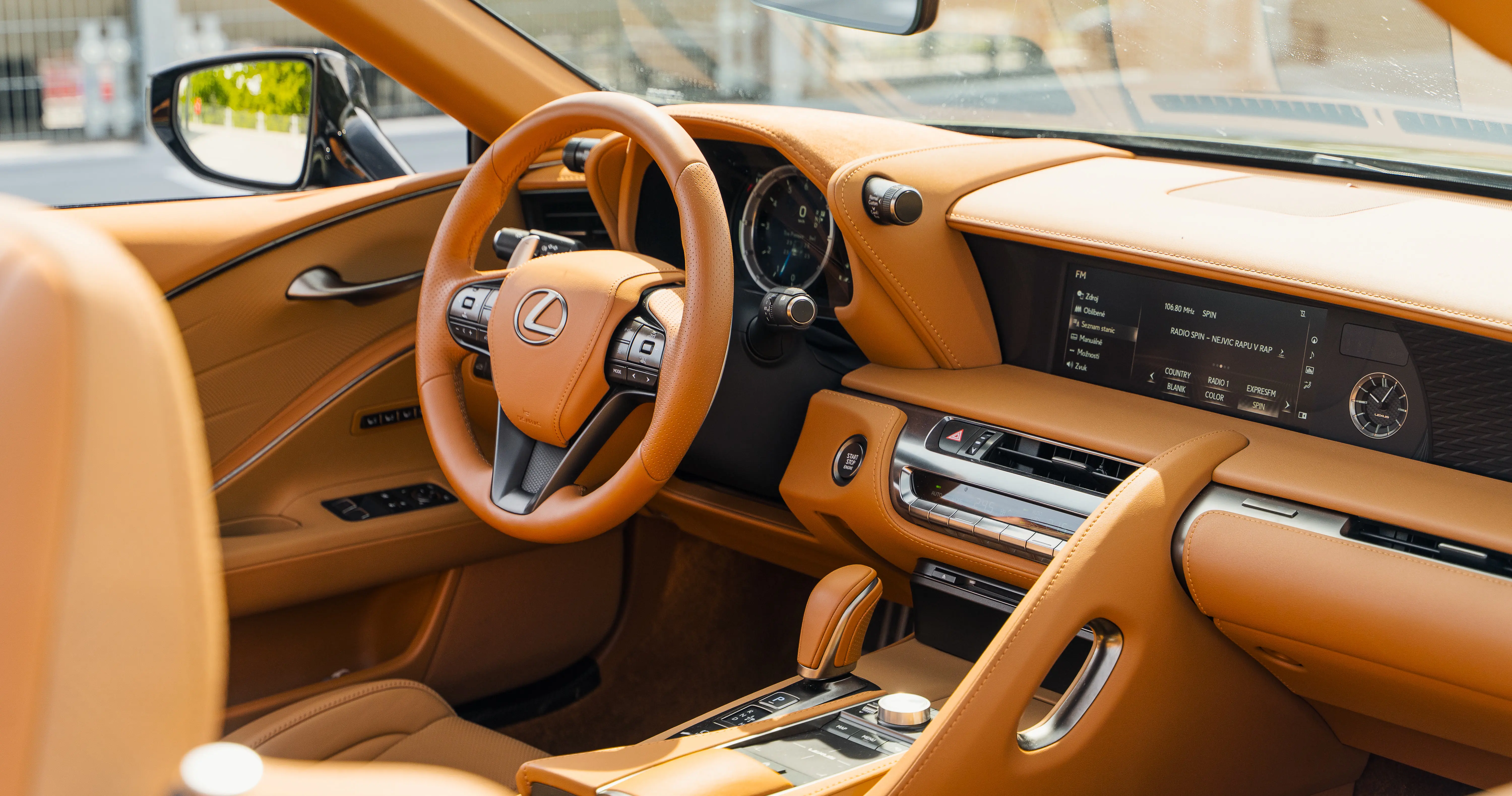 Lexus LC 500 Convertible Sport+ - Image 13