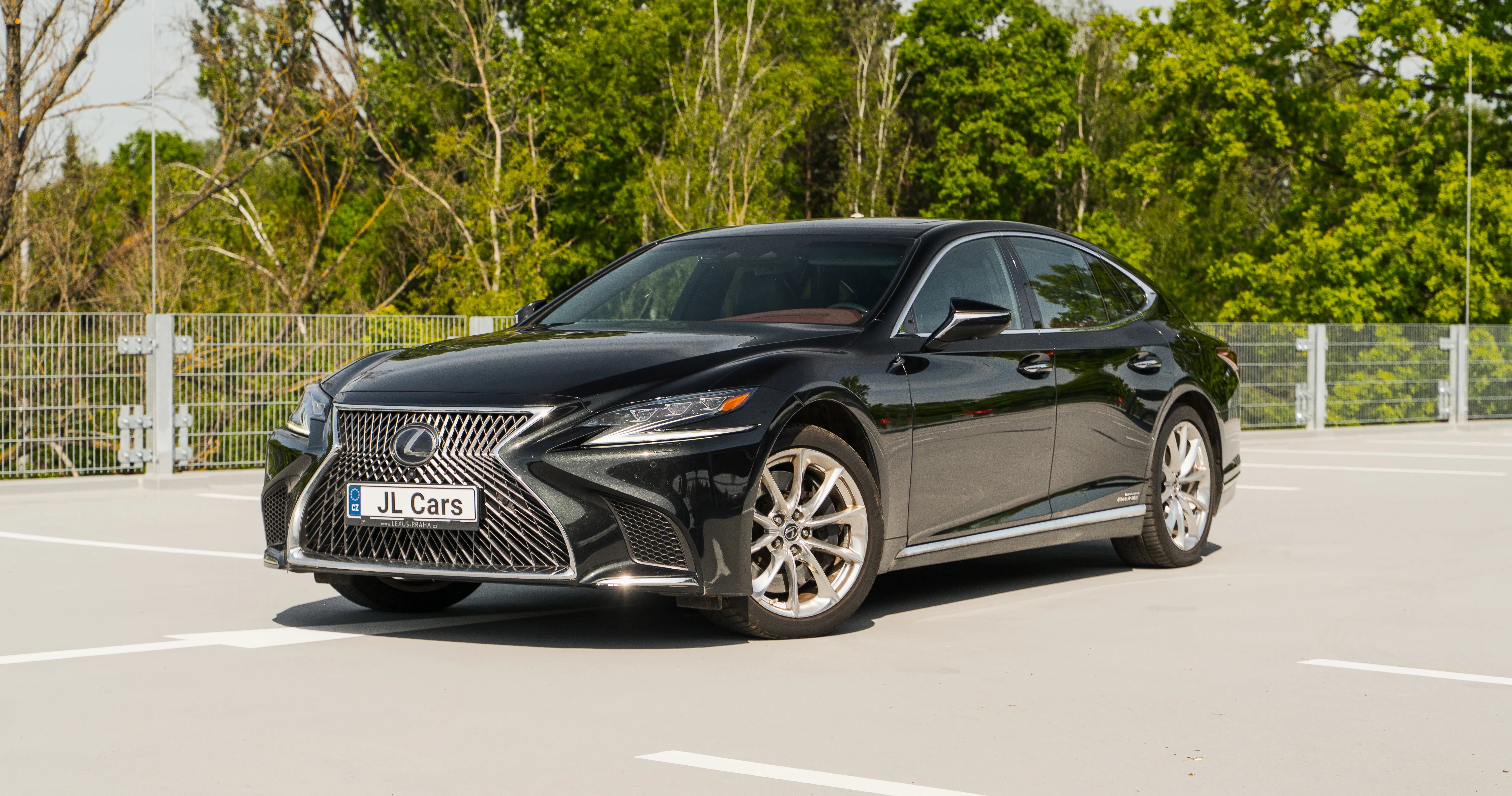 Lexus LS 500h Kiriko Glass Edition - Image 2