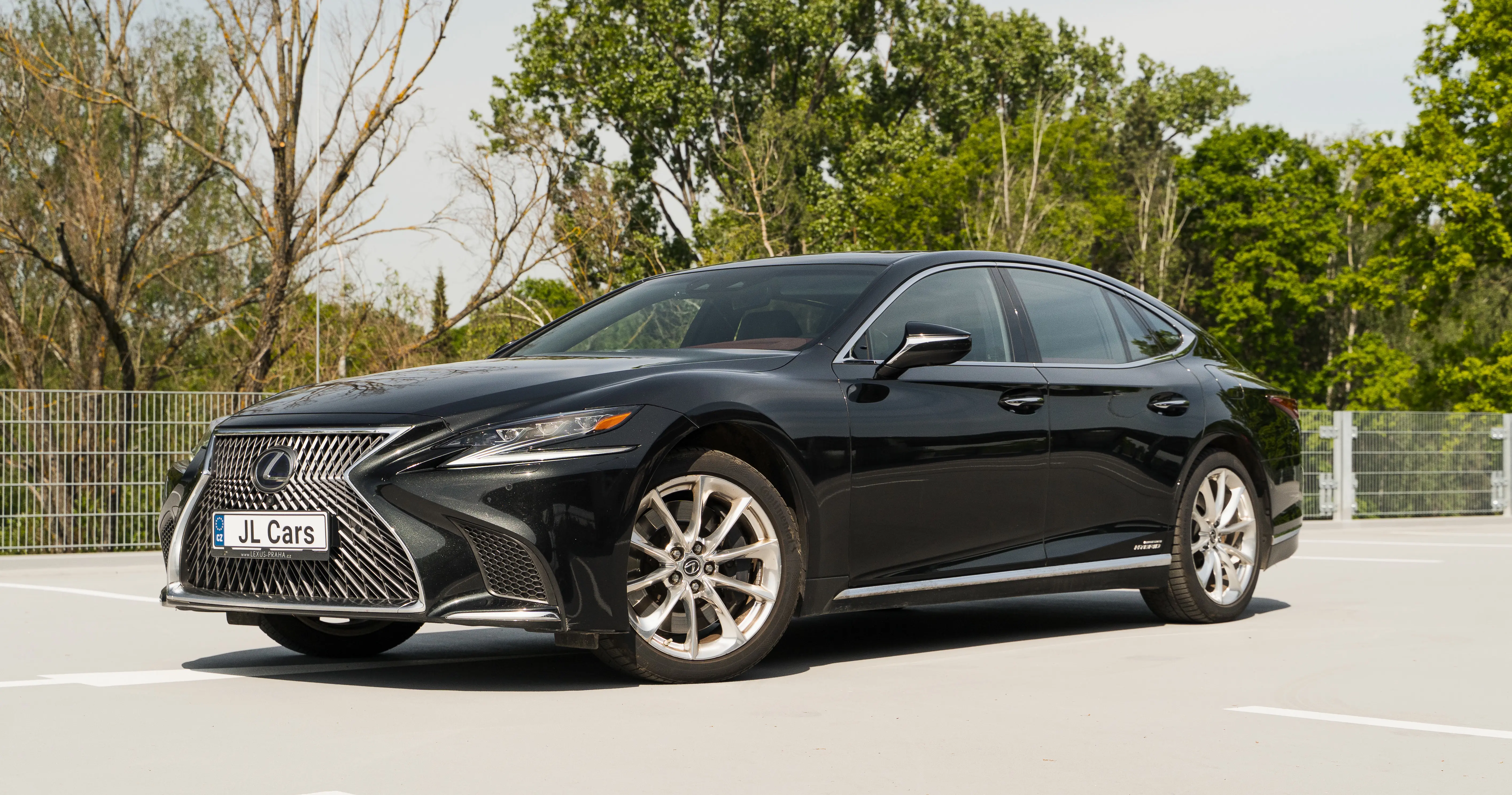 Lexus LS 500h Kiriko Glass Edition - Image 4